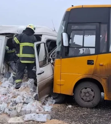 На Днепропетровщине произошло ДТП с участием школьного автобуса, известно о двух погибших и семи раненых
