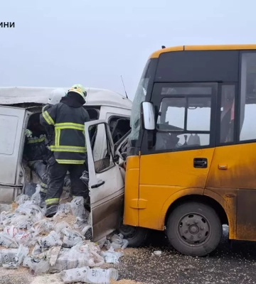 ДТП с участием школьного автобуса и Volkswagen: 2 человека погибли, еще 10 пострадали