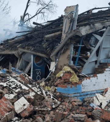 Росіяни скинули авіабомбу на магазин у Сумській області, є загиблі