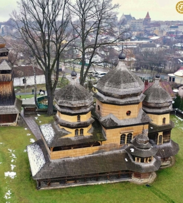Культурна спадщина на дотик: на Львівщині відкрили тактильну мініскульптуру церкви Святого Юра