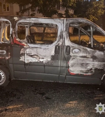 Суд засудив чоловіка на 5 років, який підпалював авто військових у Києві