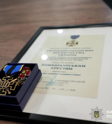 На Рівненщині батькам загиблого бійця Олега Невади вручили відзнаку Президента та «Комбатантський хрест»
