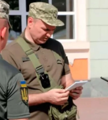 В Одессе "бусифицировали" освобожденного из плена морпеха: что говорят в ТЦК