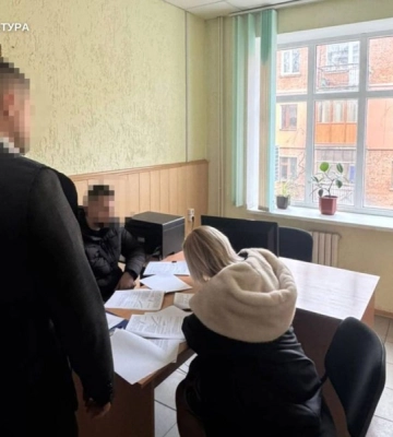 На Кіровоградщині екскерівницю відділу виконавчої служби підозрюють у хабарництві