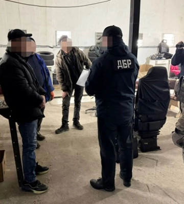 Подчинённых отправляли работать на СТО: чиновникам в/ч обьявили подозрение