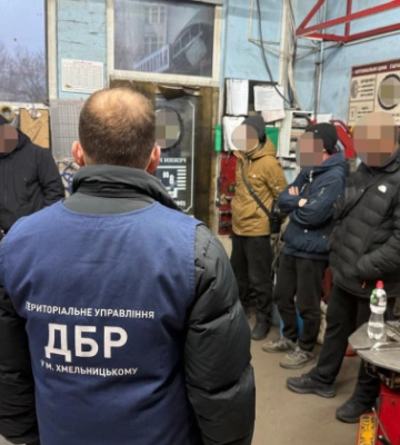 Військових замість служби відправляли працювати на СТО: ДБР викрило схему на Хмельниччині