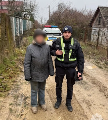 В Ужгороді патрульні допомогли розгубленій жінці повернутися додому