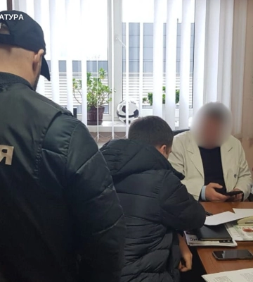 У Житомирі двом лікарям-кардіологам повідомлено про підозру у призначенні інвалідності за хабарі