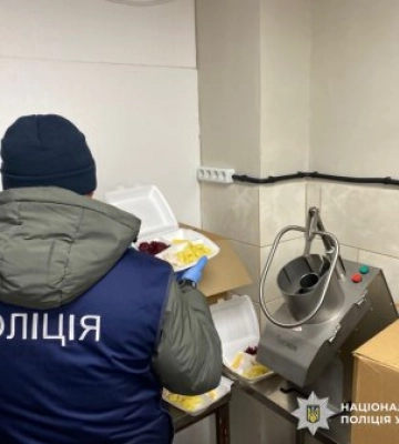 Поліція проводить санкціоновані обшуки у рамках розслідування фактів порушень в організації харчування учнів навчальних закладів Миколаєва
