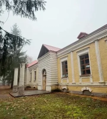 Фото: Українець показав маєток, де прислуговував Тарас Шевченко