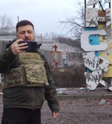 Продолжаются интенсивные бои: во время визита Зеленского в Купянск прозвучала серия взрывов