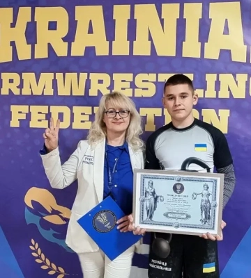12-річний хлопець з Закарпаття встановив світовий рекорд з гирьового спорту