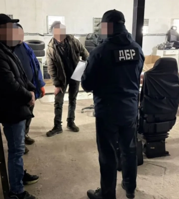 Замість служби відправляли працювати на СТО: посадовцям військової частини з Хмельниччини оголосили підозру