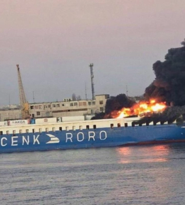 РФ атаковала Одесскую область: на гражданском судне возник пожар