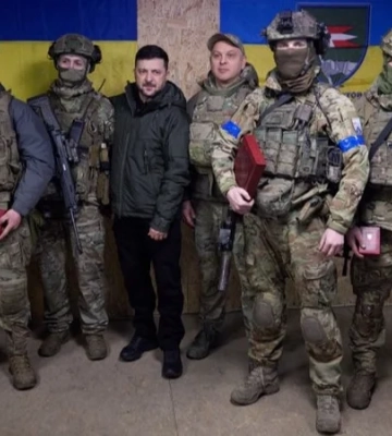 Зеленский посетил воинов, которые защищают Купянск и вручил им государственные награды — фото, видео