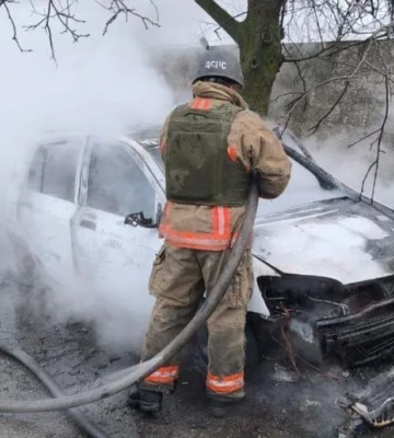Три райони Дніпропетровщини зазнали ворожих ударів: пошкоджено будинки, підприємство та заклад освіти. ФОТОрепортаж