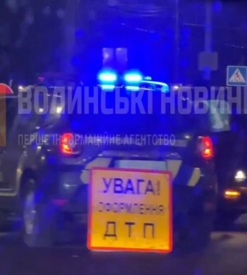 Аварія на Соборності у Луцьку - маршрутка зіткнулася з легковиком