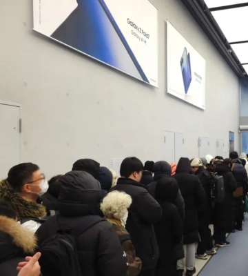 У Південній Кореї миттєво розкупили смартфони Samsung із трьома екранами
