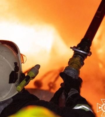 Після опівночі армія рф вдарила БпЛА по Дніпру: виникла пожежа