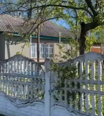 Мужчина купил дом в селе: собрал урожай на огороде и "отбил" деньги 