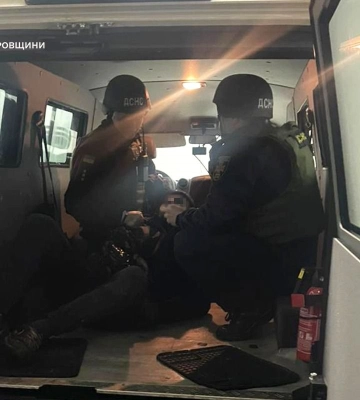 Горіли будівлі та транспорт: надзвичайники показали фото нічних атак по Дніпропетровщині