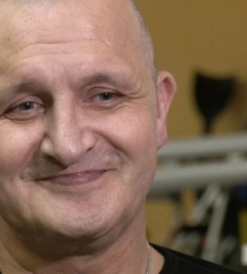 49-річний боєць із Луцька, якому амутували обидві ноги, вчиться ходити заново і збирає донати на трицикл