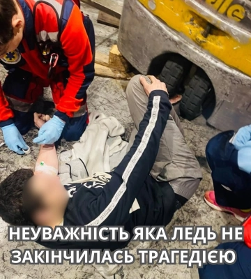 18-річного хлопця затиснуло між колесами навантажувача в Ужгороді (ФОТО)