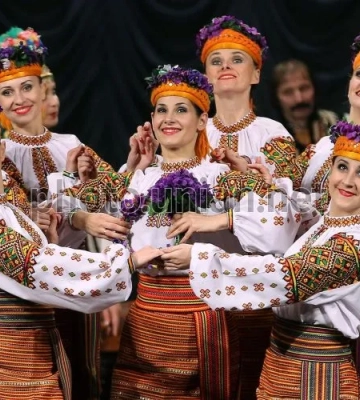 Притягнули до відповідальності ще трьох неповнолітніх учасниць нападу на франківський ансамбль