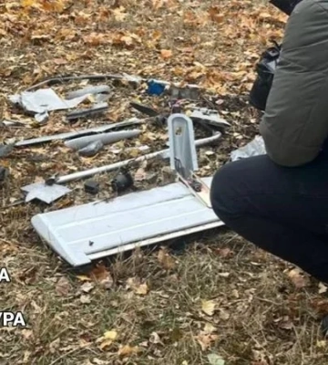 Россияне атаковали Харьков беспилотником Молния, он попал в крышу админздания