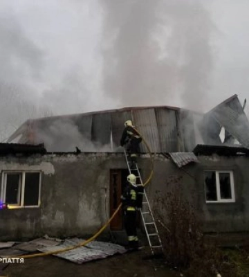 Пожежа на Ужгородщині: Рятувальники Перечина ліквідували загоряння житлового будинку в Порошкові