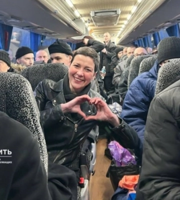 На волю до України: з Білорусі до Києва привезли 114 політв’язнів. Шо відомо?