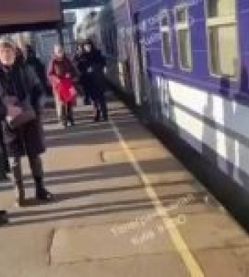 Пасажирів потягів Київ-Ужгород і Київ-Будапешт евакуювали через загрозу мінування