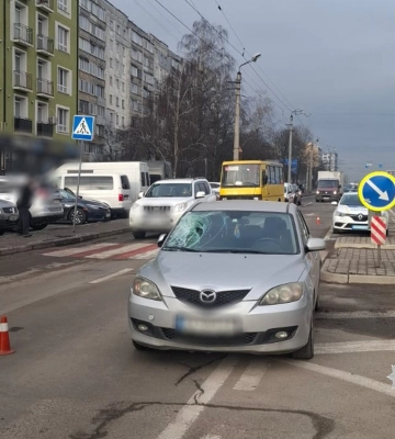 Двоє неповнолітніх дівчат та чоловік постраждали внаслідок двох ДТП в Івано-Франківську. ФОТО