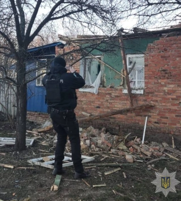 Поліція документує наслідки ворожих обстрілів Сумщини: загинула жінка