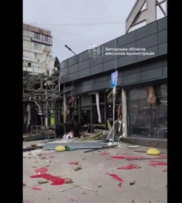 Війська РФ ударили по супермаркету в Запоріжжі: є поранені. ВІДЕО+ФОТОрепортаж
