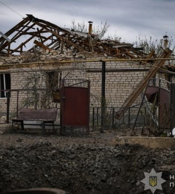 Росіяни 570 разів вдарили по 17 населених пунктах Запоріжжя: пошкоджено будинки та магазин. ФОТОрепортаж
