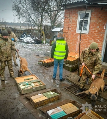 На Сумщині поліцейські вилучили у селянина певну кількість боєприпасів. ФОТО
