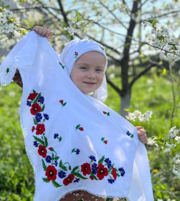 75-річна майстриня з Волині відроджує давнє мистецтво вишивки гладдю