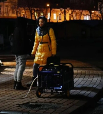 Ситуація залишається складною у 7 областях — сотні людей без світла, тепла та води