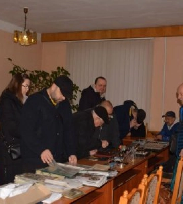 Світ марок на Закарпатті: Філателісти Хуста зібралися, щоб відзначити нові досягнення та поповнення
