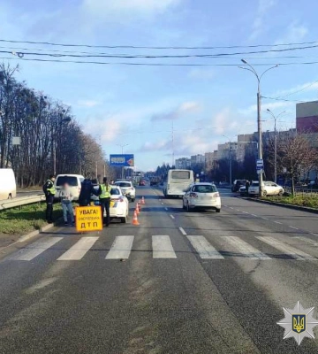 У Вінниці внаслідок наїзду автомобіля потрапила до лікарні молода дівчина