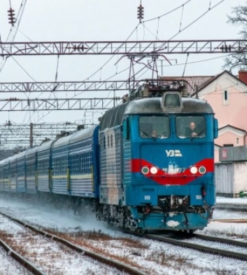 Від трьох до шести годин: низка потягів затримуються через удар РФ по Дніпропетровщині