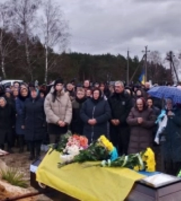 У селі на Волині просять гідно провести в останню путь Героя «на щиті»