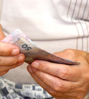 Отримувачів соцвиплат проінспектують: до кого прийдуть з перевірками
