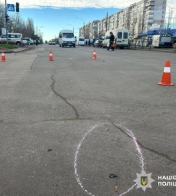 Поліцейські встановлюють обставини ДТП на вулиці Космонавтів у Миколаєві, внаслідок якої загинула жінка-пішохід
