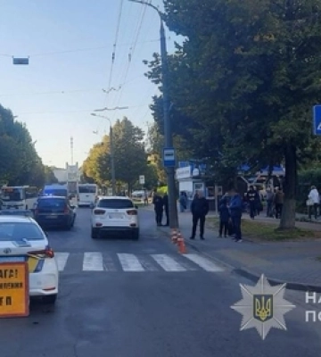Біля Луцька п'яний 21-річний водій BMW в'їхав у припарковане авто: внаслідок ДТП загинула дитина