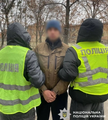 Погрожував охоронцю супермаркету, щоб не платити за товар. Поліція Києва затримала підозрюваного