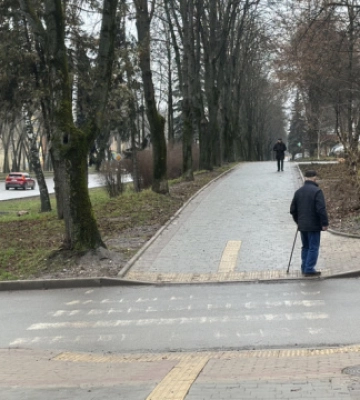 У Тернополі завершили облаштування безбар’єрного тротуару на проспекті Злуки