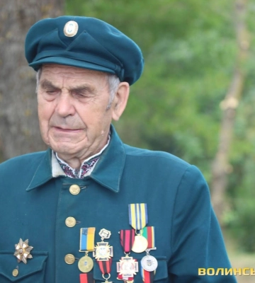 У Рівному авто злетіло з дороги і перекинулось
