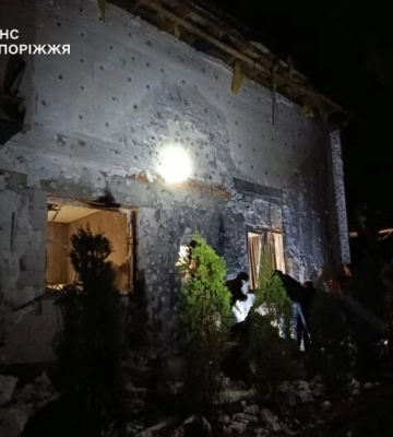 Рашисты нанесли удар по областному центру Запорожья — двое травмированных (, )